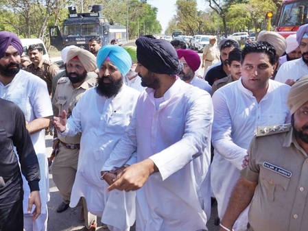 Not merely fight for family but larger battle, says Cong leader on official’s suicide