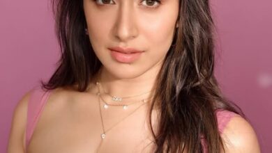 Shraddha Kapoor cheers on ‘maasi’ Padmini Kolhapure, celebrates her singing Shraddha Kapoor cheers on ‘maasi’ Padmini Kolhapure, celebrates her singing