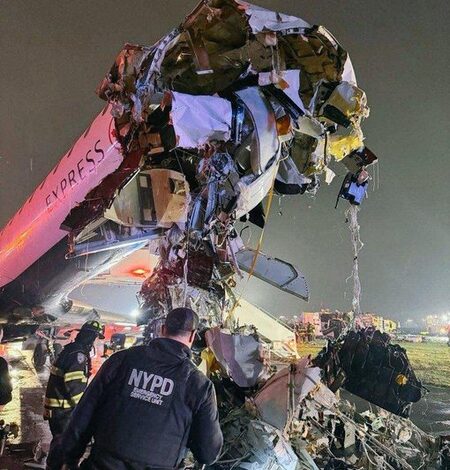 Two pilots killed as plane collides with fire truck at New York airport (Ld) Two pilots killed as plane collides with fire truck at New York airport (Ld)
