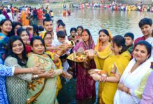 Bihar: Devotees offer first Arghya to setting Sun on Chaiti Chhath