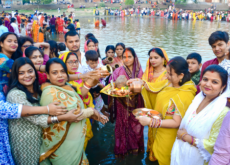 Bihar: Devotees offer first Arghya to setting Sun on Chaiti Chhath Bihar: Devotees offer first Arghya to setting Sun on Chaiti Chhath