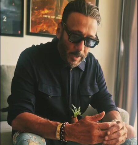 Jackie Shroff honours Nanda, celebrates Farooq Sheikh’s birth anniversary