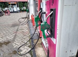 Panic buying of petrol/diesel in Kashmir triggers chaos; Indian Oil Corp says no fuel shortage