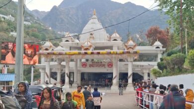 Devotees across country flock to temples for Durga Ashtami prayers