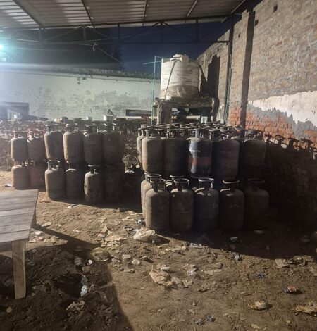 Delhi Crime Branch busts LPG hoarding racket in Ranhola; 459 cylinders seized Delhi Crime Branch busts LPG hoarding racket in Ranhola; 459 cylinders seized