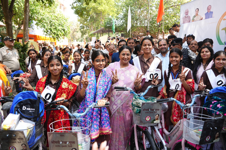 Delhi CM distributes bicycles to 1,000 schoolgirls under ‘Vidya Vahini’ initiative