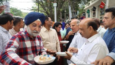 Delhi L-G relives student days in Model Town, enjoys street food​