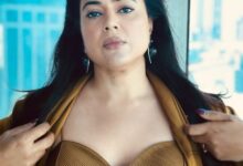 Sameera Reddy struggles to walk amid Mumbai traffic, says ‘forgot how hectic it is’