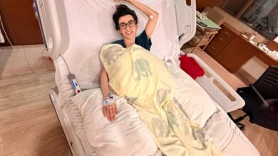 Hrithik Roshan keeps Saba Azad’s spirits up as she gets hospitalized from parasitic infection