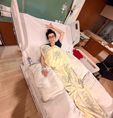 Hrithik Roshan keeps Saba Azad’s spirits up as she gets hospitalized from parasitic infection