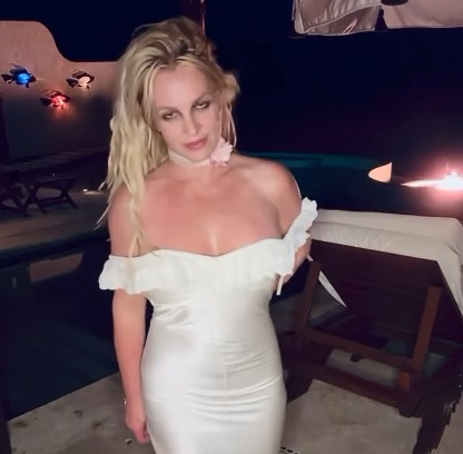 Britney Spears makes Instagram returns 3 weeks after DUI arrest, shares video with son