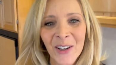 Lisa Kudrow talks about getting ‘embarrassed’ for watching ‘Friends’ in front of her family Lisa Kudrow talks about getting ‘embarrassed’ for watching ‘Friends’ in front of her family