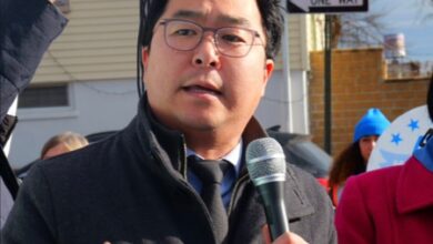 US lawmakers clash over troops, war powers