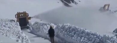 22 vehicles with tourists evacuated after snow, landslide blocks J&K’s Bandipora-Gurez road