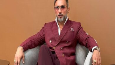 Honey Singh makes dramatic entry in Rolls Royce on stage during Mumbai show