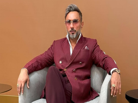 Honey Singh makes dramatic entry in Rolls Royce on stage during Mumbai show Honey Singh makes dramatic entry in Rolls Royce on stage during Mumbai show