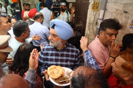Impromptu visit: Delhi LG TS Sandhu promises early fix to Kamla Nagar Market woes