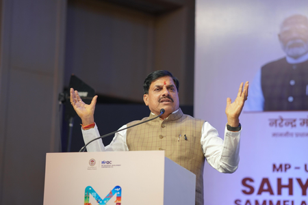 MoU between Kashi Vishwanath and Mahakaleshwar trusts during ‘MP-UP Cooperation Conference’ in Varanasi