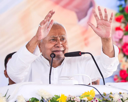 Nitish Kumar expresses displeasure after crowd begins leaving venue in Begusarai