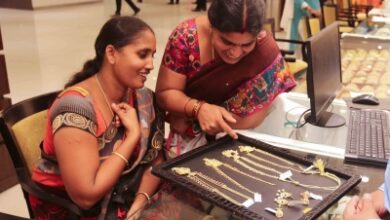 Gold, silver prices fall up to 2 pc amid weak global cues