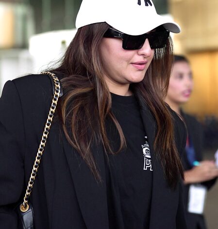 Sonakshi Sinha indulges in Aamras-Puri, says ‘Diet who?’