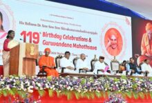 Prez Murmu attends 119th birthday celebrations of late Shivakumar Swamji in Karnataka’s Tumakuru