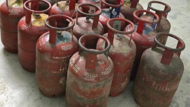 Delhi: Crime Branch busts illegal LPG cylinder racket in Dabri; 17 cylinders recovered