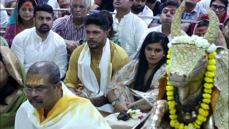 Umesh Yadav visits Mahakaleshwar Temple in Ujjain, attends Bhasma Aarti Umesh Yadav visits Mahakaleshwar Temple in Ujjain, attends Bhasma Aarti