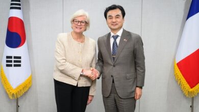 Defence chiefs of South Korea and France discuss security, arms cooperation