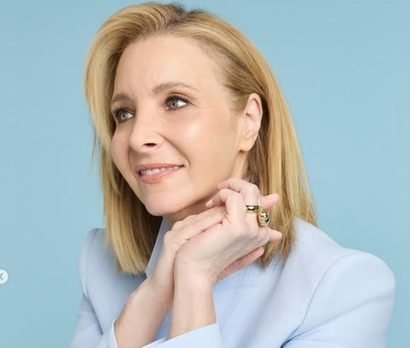 Lisa Kudrow shares her reaction to learning Alan Cumming joining ‘Romy and Michele’s High School Reunion’ cast