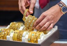 Gold slips 17 pc from record high despite war tensions