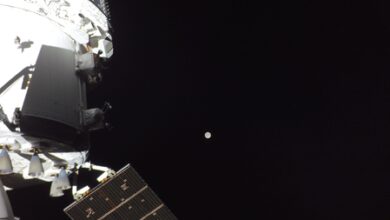 Artemis II astronauts send stunning Earth images from near the moon