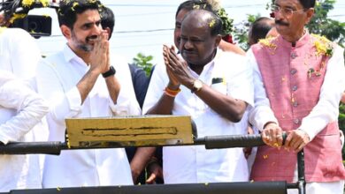 Kumaraswamy says he will back K’taka govt on development, calls for separating politics & governance