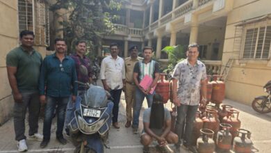 Mumbai: Three held for gas theft; 45 cylinders and 3 bikes recovered Mumbai: Three held for gas theft; 45 cylinders and 3 bikes recovered