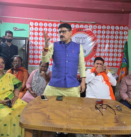 Delhi BJP leaders condemn AAP MLA for misleading Purvanchalis on LPG supply