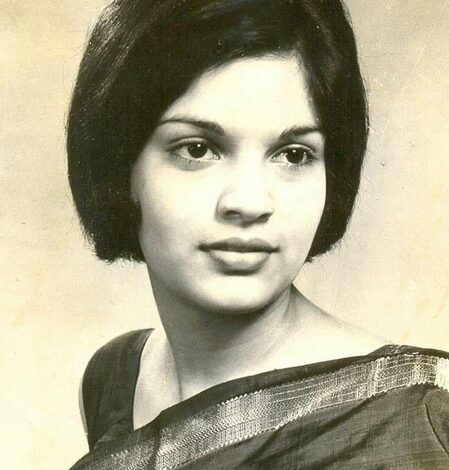Zeenat Aman recalls how her mother draped her in saree for 1st professional photograph