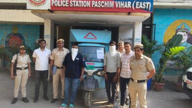 Delhi Police bust online illicit liquor delivery racket, two arrested Delhi Police bust online illicit liquor delivery racket, two arrested