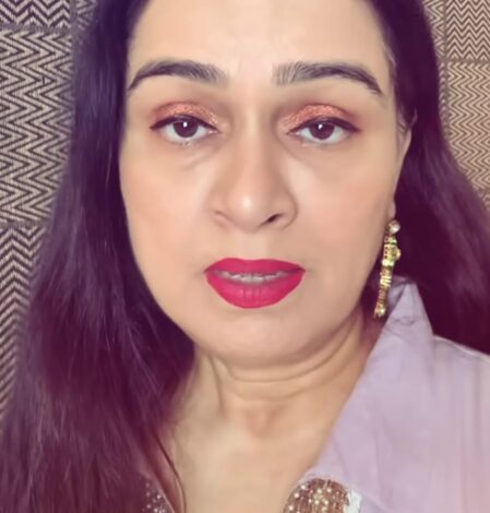Padmini Kolhapure on connecting with admirers in the era of social media Padmini Kolhapure on connecting with admirers in the era of social media