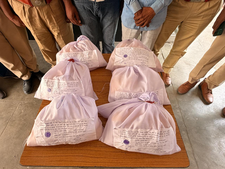 International drug racket busted in Rajasthan’s Barmer; accused linked to Pakistani handler (Lead) International drug racket busted in Rajasthan’s Barmer; accused linked to Pakistani handler (Lead)
