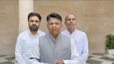 BJP accuses Cong of ‘tukde tukde’ politics as Gujarati groups protest in Delhi against Kharge’s remarks BJP accuses Cong of ‘tukde tukde’ politics as Gujarati groups protest in Delhi against Kharge’s remarks