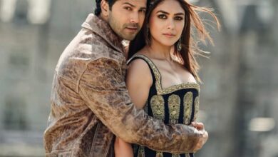 Varun Dhawan & Mrunal Thakur make for a dreamy couple in ‘Hai Jawani Toh Ishq Hona Hai’ Varun Dhawan & Mrunal Thakur make for a dreamy couple in ‘Hai Jawani Toh Ishq Hona Hai’