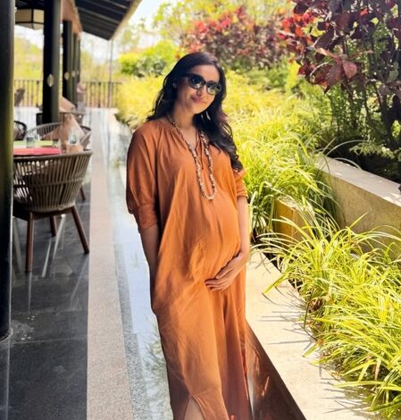 Surbhi Jyoti presents a ‘photo buffet’ flaunting her baby bump Surbhi Jyoti presents a ‘photo buffet’ flaunting her baby bump