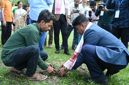 Sri Lankan delegates in Assam to observe voting, plant sapling in Kamrup polling station