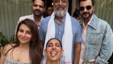 Kubbra Sait has ‘Sankalp’ reunion with Nana Patekar, Prakash Jha, Sanjay Kapoor
