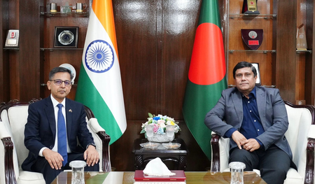 India, Bangladesh discuss ways to strengthen defence ties India, Bangladesh discuss ways to strengthen defence ties