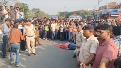 Jamshedpur: Youth killed in road accident near Bhuiyandih, locals stage protest