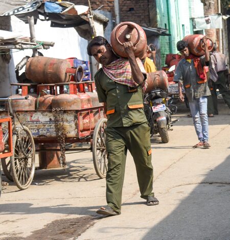 MP cracks down on LPG black marketing, pushes PNG adoption