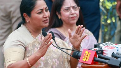 Delhi CM Rekha Gupta joins signature campaign for women quota (Lead)