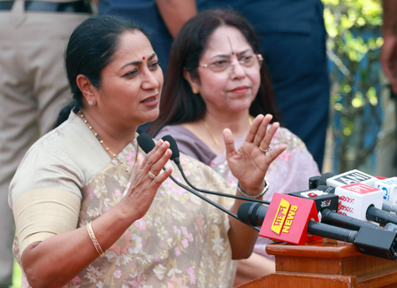 Delhi CM Rekha Gupta joins signature campaign for women quota (Lead) Delhi CM Rekha Gupta joins signature campaign for women quota (Lead)