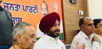 Will apprise Punjab Guv about businessman threatened by minister, says Union Minister Bittu Will apprise Punjab Guv about businessman threatened by minister, says Union Minister Bittu